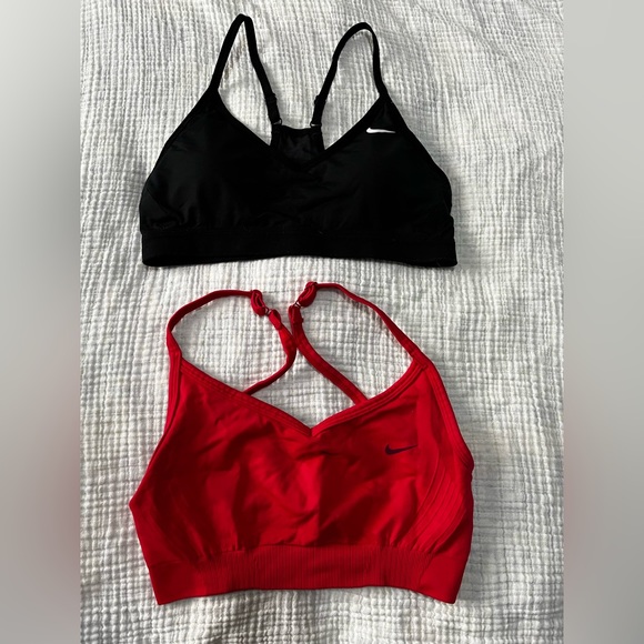 2 Nike sports bras - Picture 1 of 4